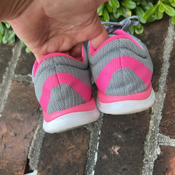 Nike training "in season 5" gray & pink sneakers Size 9 - Picture 5 of 9